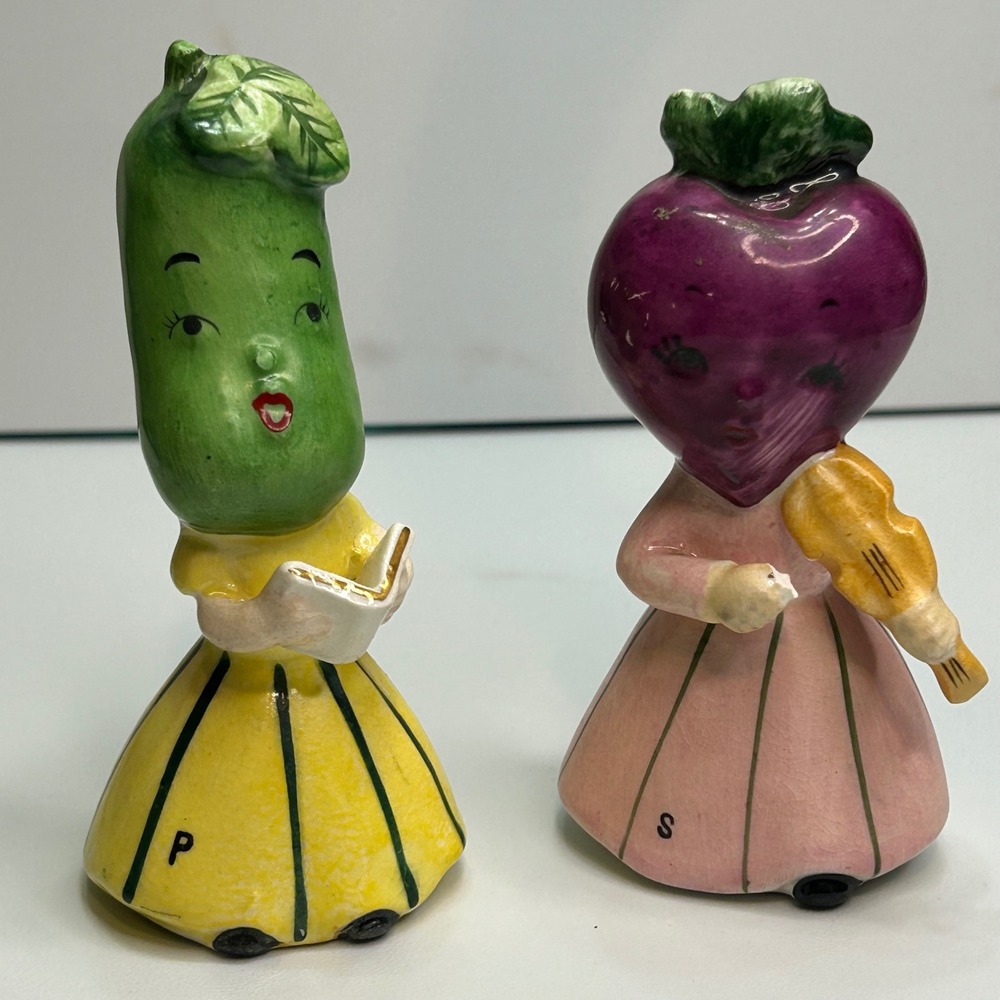 Vintage Anthropomorphic Vegetable Salt and Pepper Shakers Cucumber Beet Musical